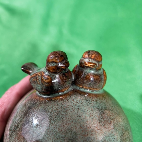 Ceramic Lovebirds – Lovebirds Boutique Glazed Ceramic Ball With 2 Birds On Top Lovebirds 4.5 x 4.5 x 5.75